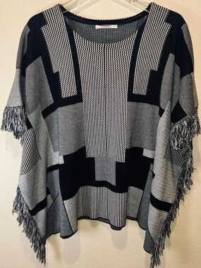 Camaieu Black White Geometric Knit Poncho Sweater Fringe Hem Size 8/10 Boho